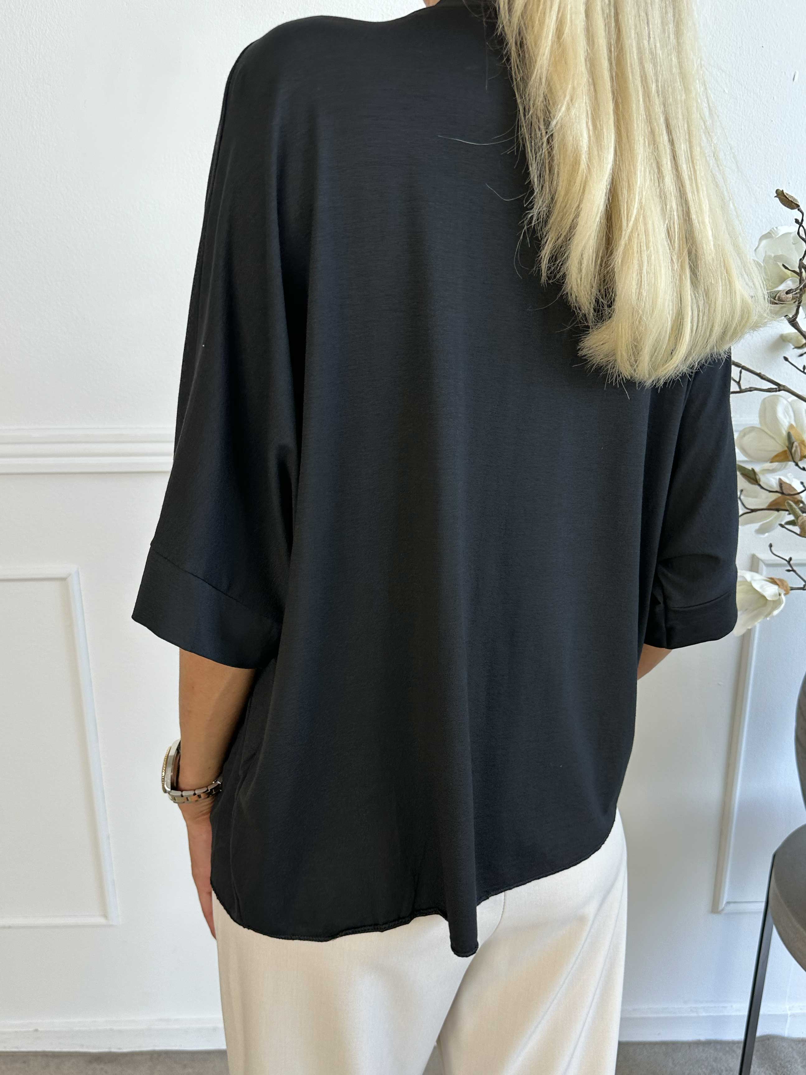 Mimi - Kort ensfarvet cardigan i viskose